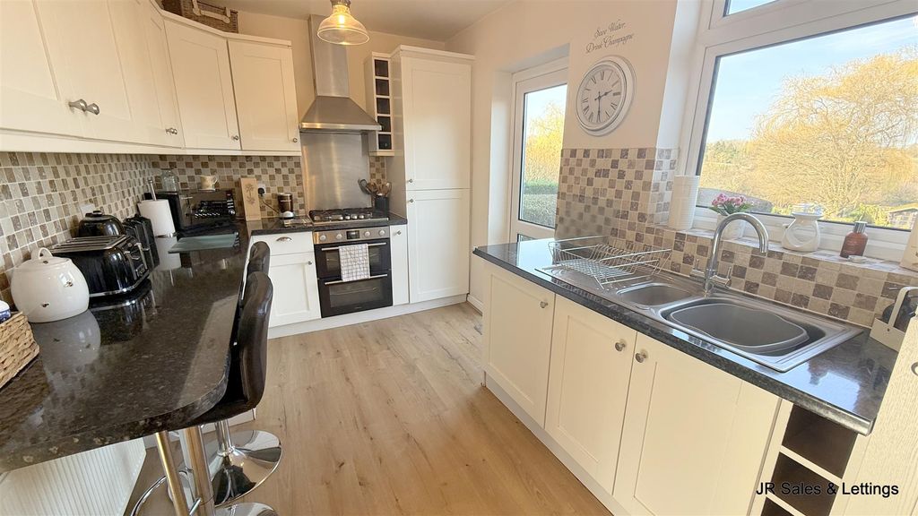 Property photo 3 of 19 Kicthen