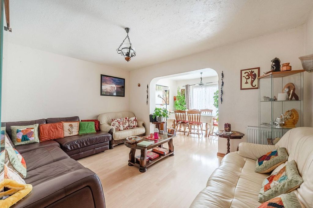 Property photo 3 of 18