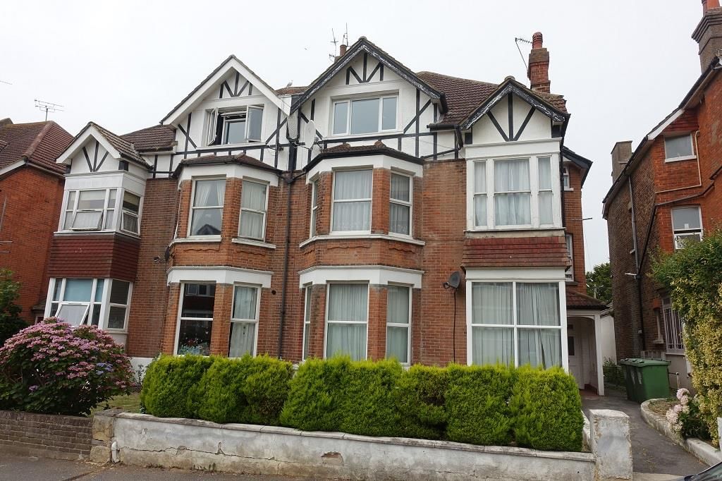 Property photo 1 of 25 Top Floor Flat