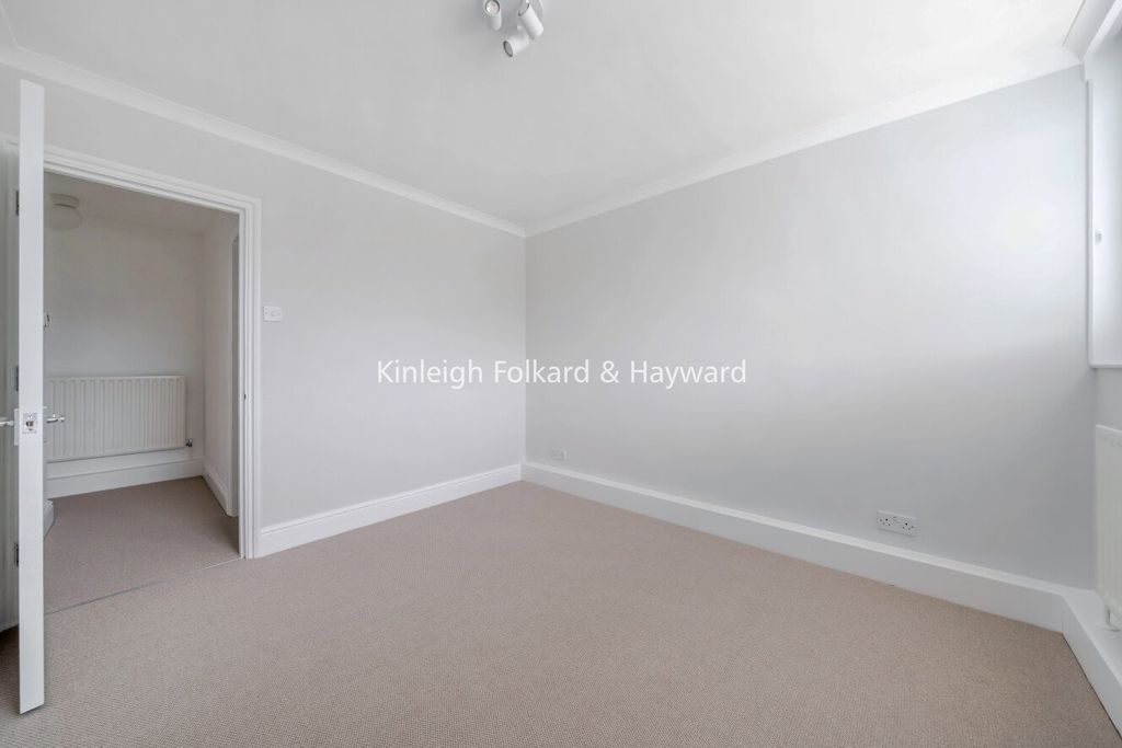 Property photo 3 of 18 Bedroom