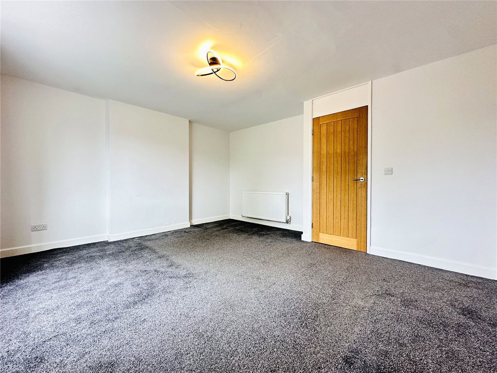 Property photo 2 of 6 Picture No. 12