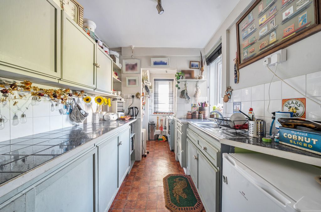 Property photo 3 of 21 Kitchen