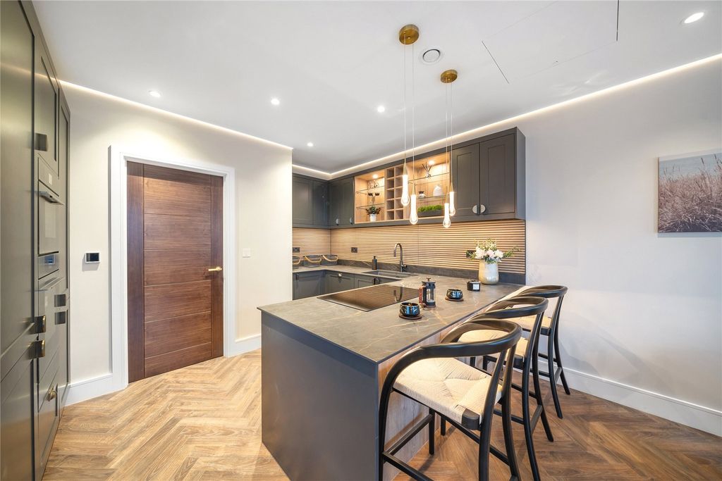 Property photo 2 of 8 Picture No. 41