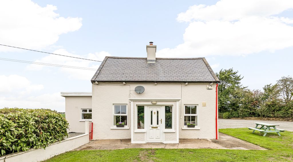 Property photo 2 of 35