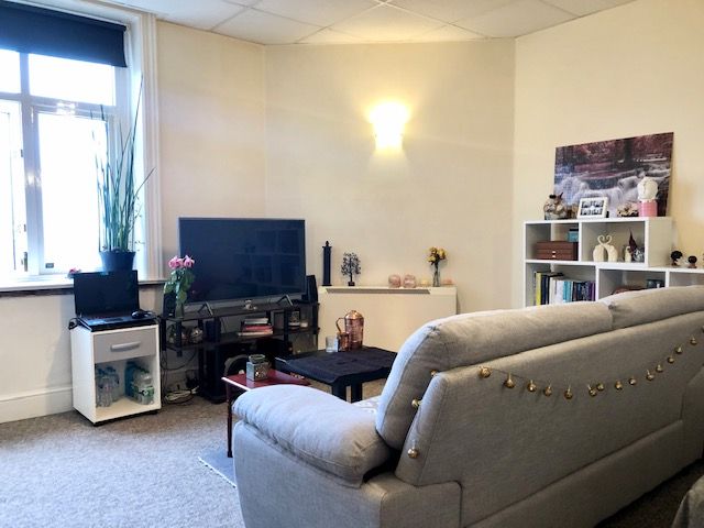 Property photo 3 of 9 Lounge