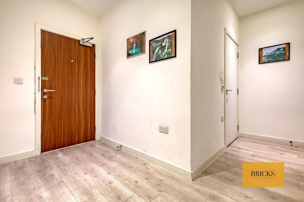 Property photo 2 of 18
