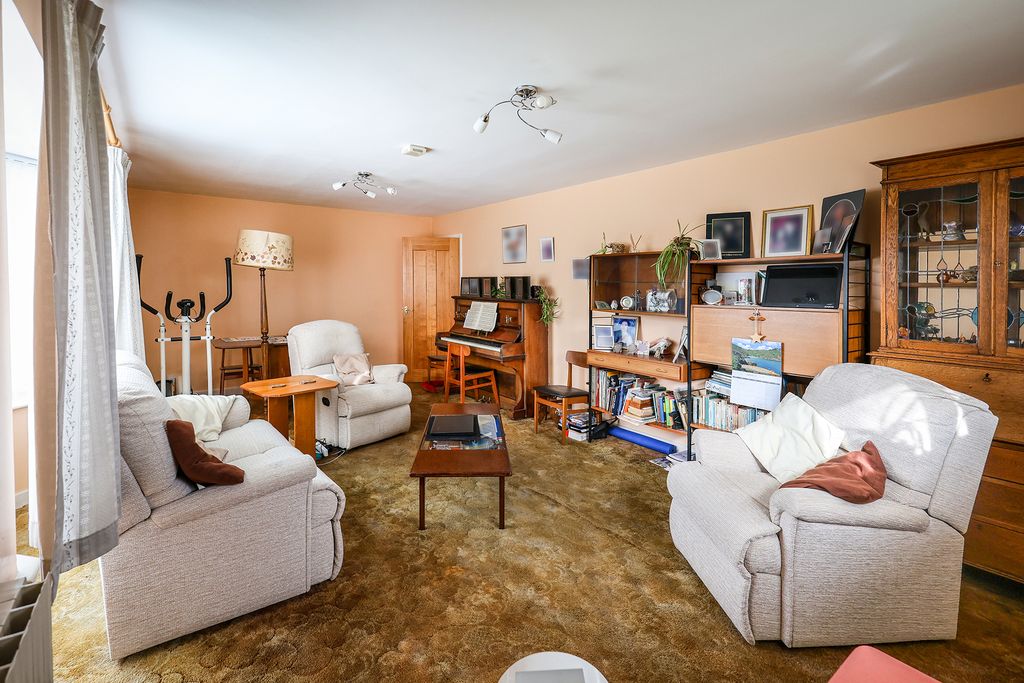 Property photo 2 of 17 Photo 1