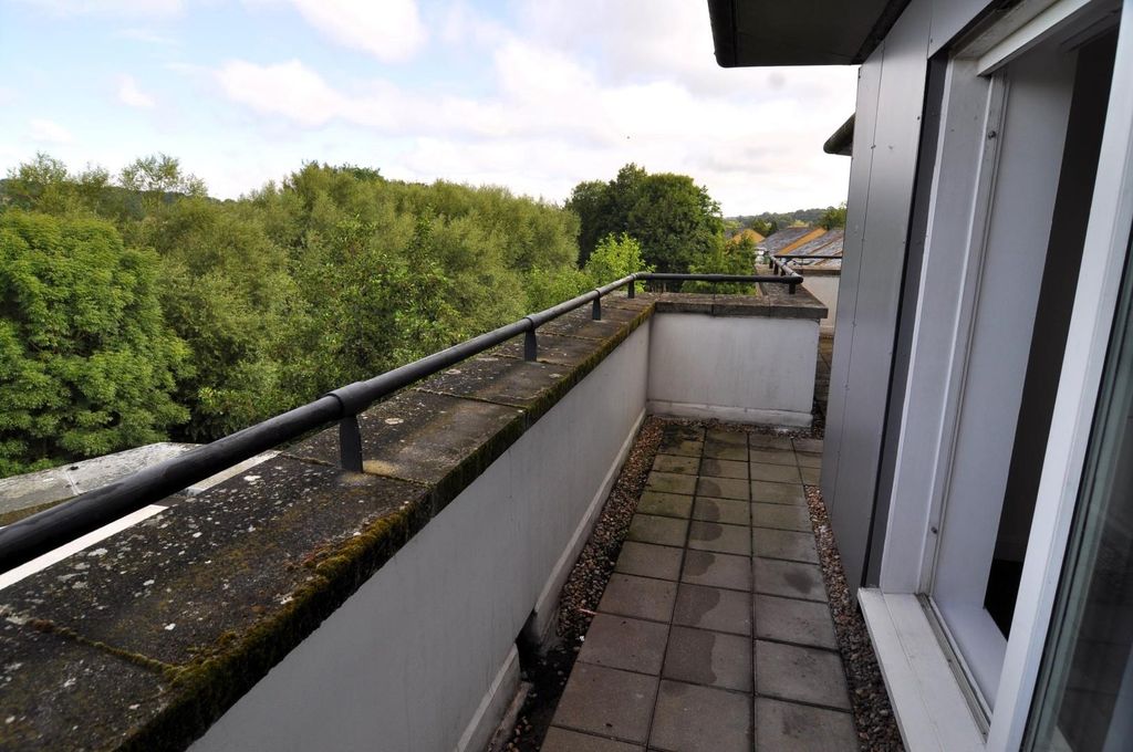 Property photo 2 of 12 Wrap Around Terrace