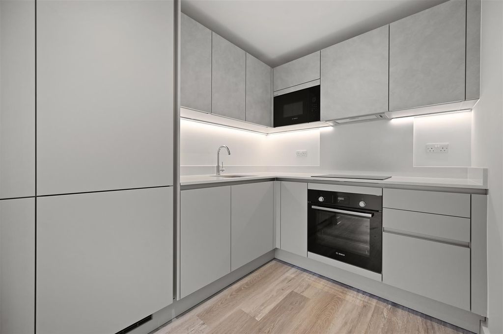 Property photo 3 of 10 Crc- Bejoux Court- Flat 17- Kitchen 3 (1).Jpg