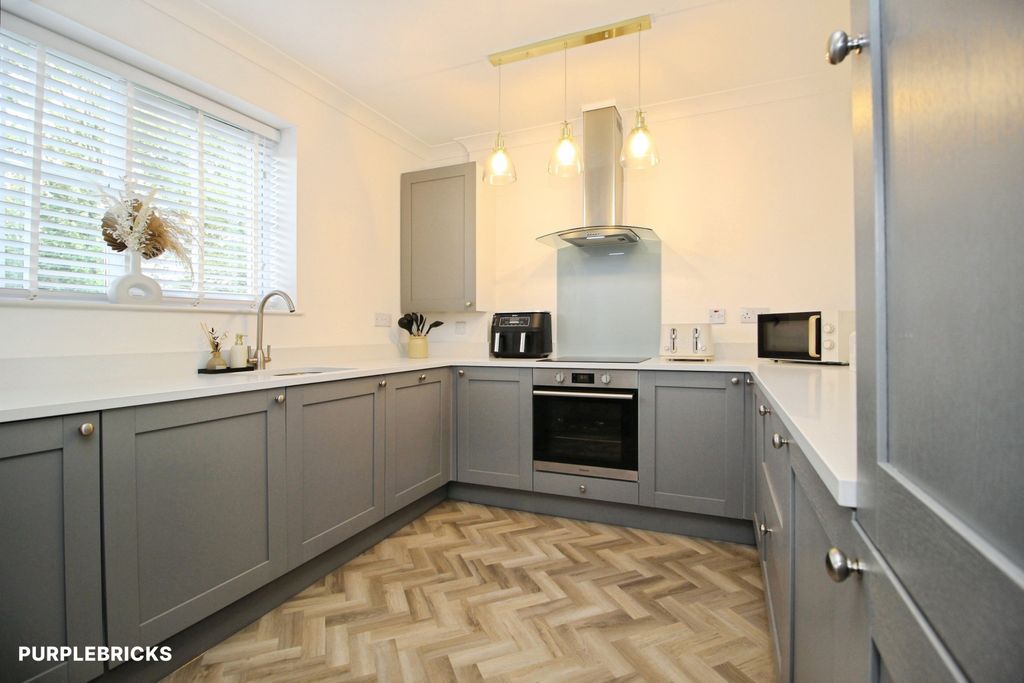 Property photo 3 of 22 Lounge / Kitchen