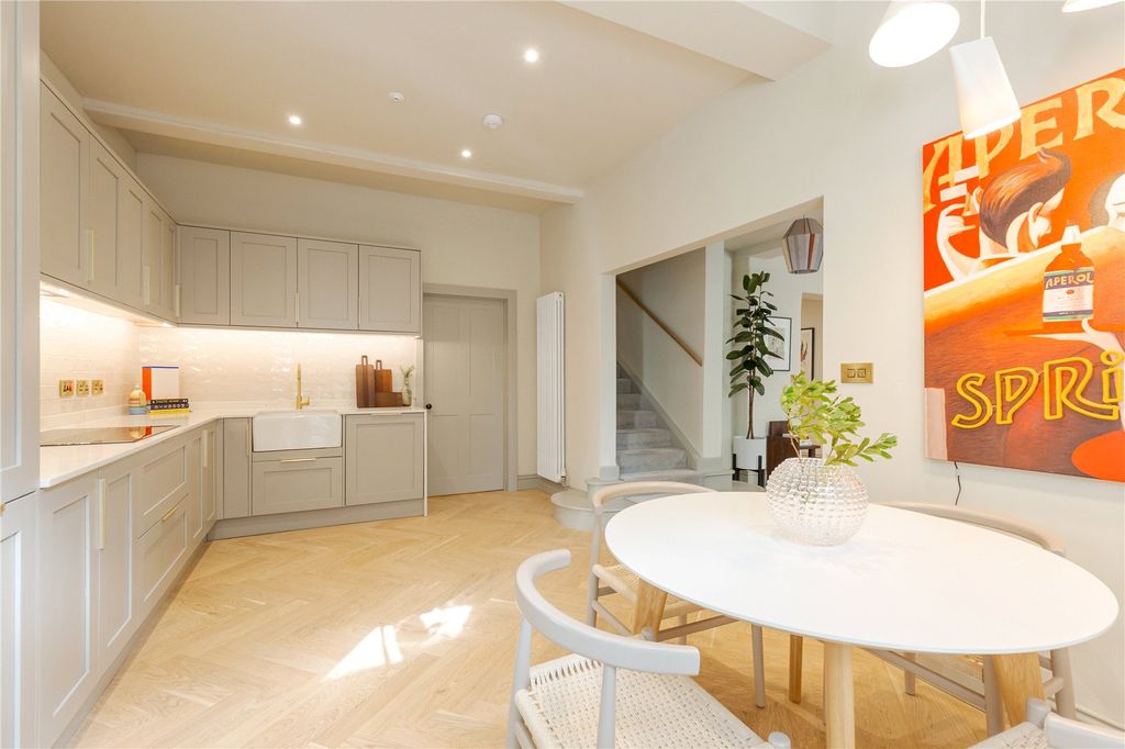 Property photo 3 of 20 Kitchen/Dining Room
