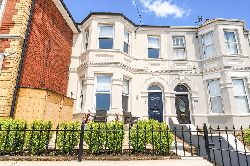 Property photo 1 of 31