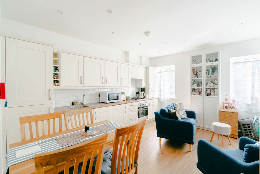 Property photo 1 of 11 8