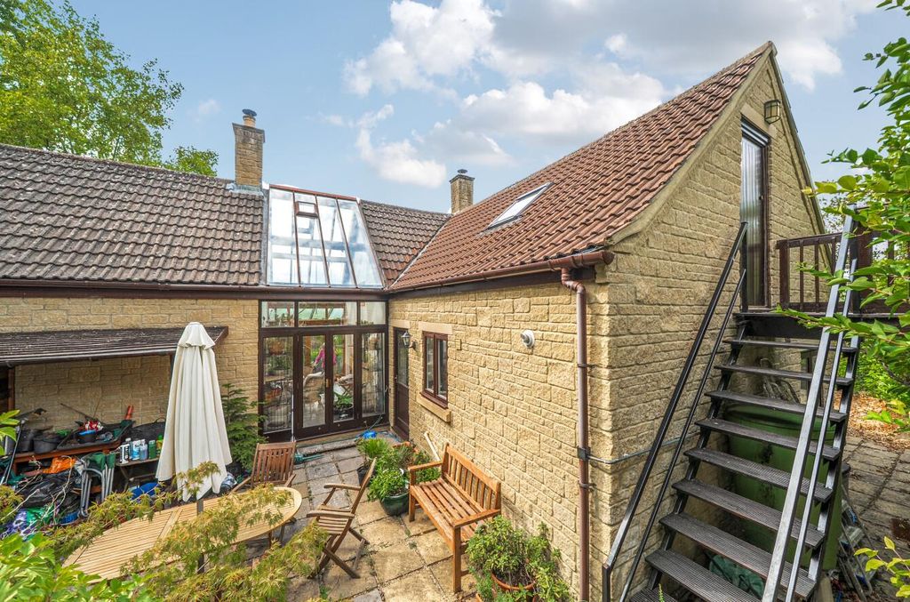 Property photo 3 of 24 1511886-33-6A8Da9A35E93B-Arw.Jpg