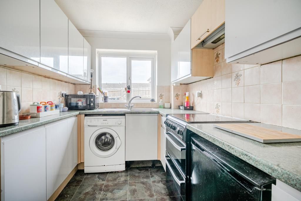 Property photo 3 of 25 Kitchen