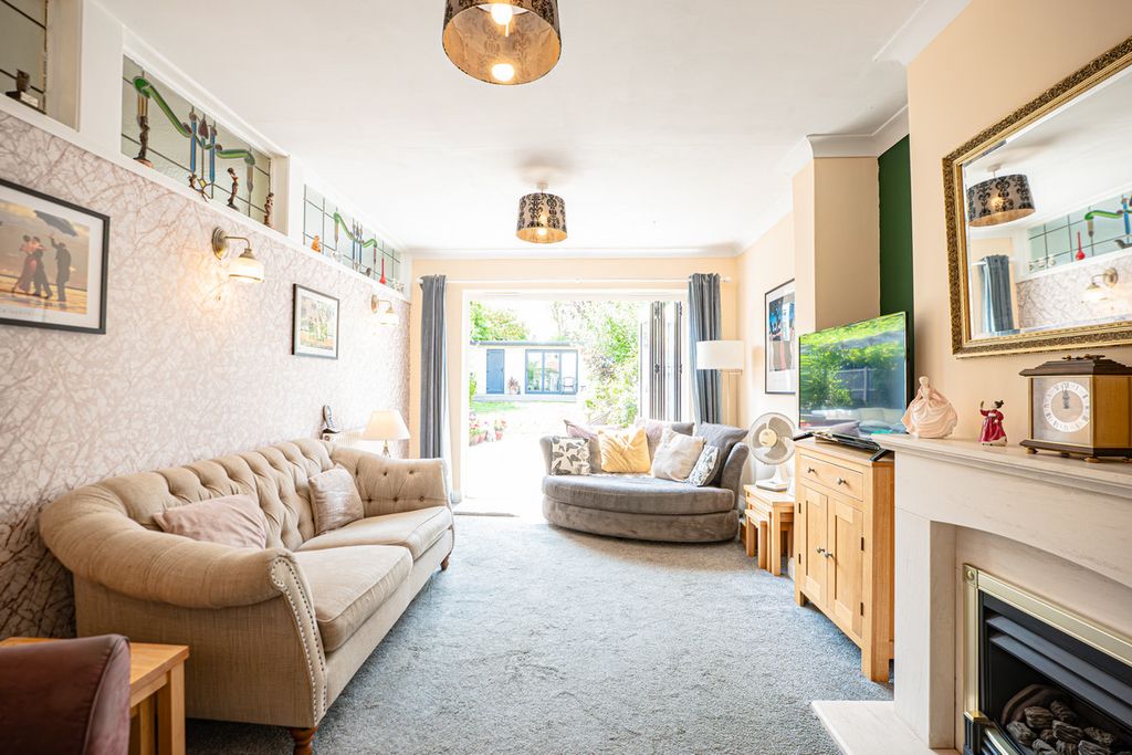Property photo 2 of 36