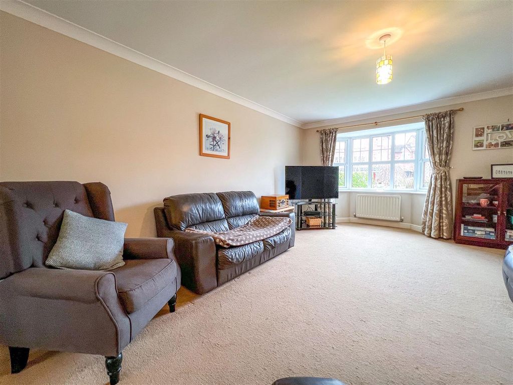 Property photo 3 of 44