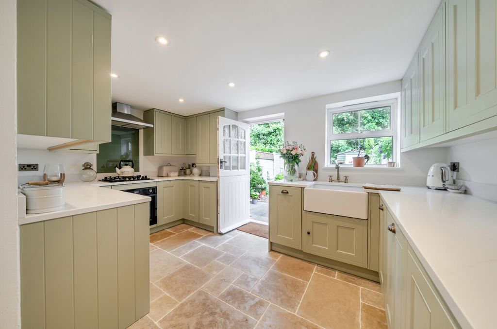 Property photo 2 of 19 1468987-10-6A1Dcd...