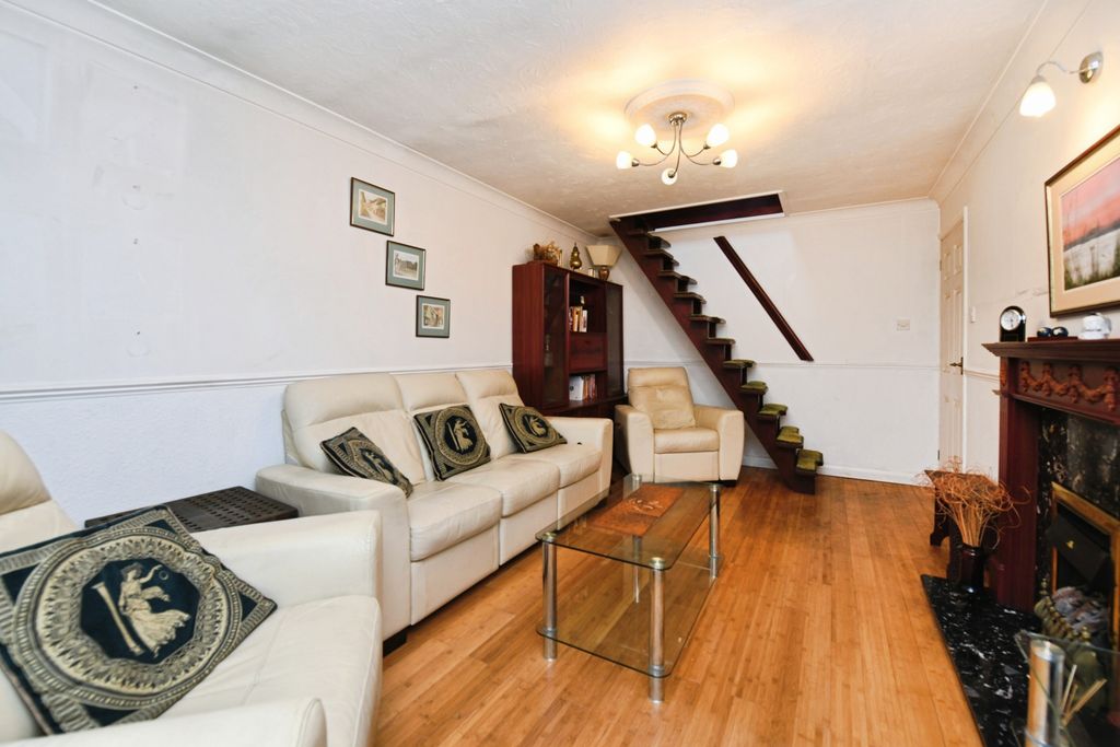 Property photo 3 of 20