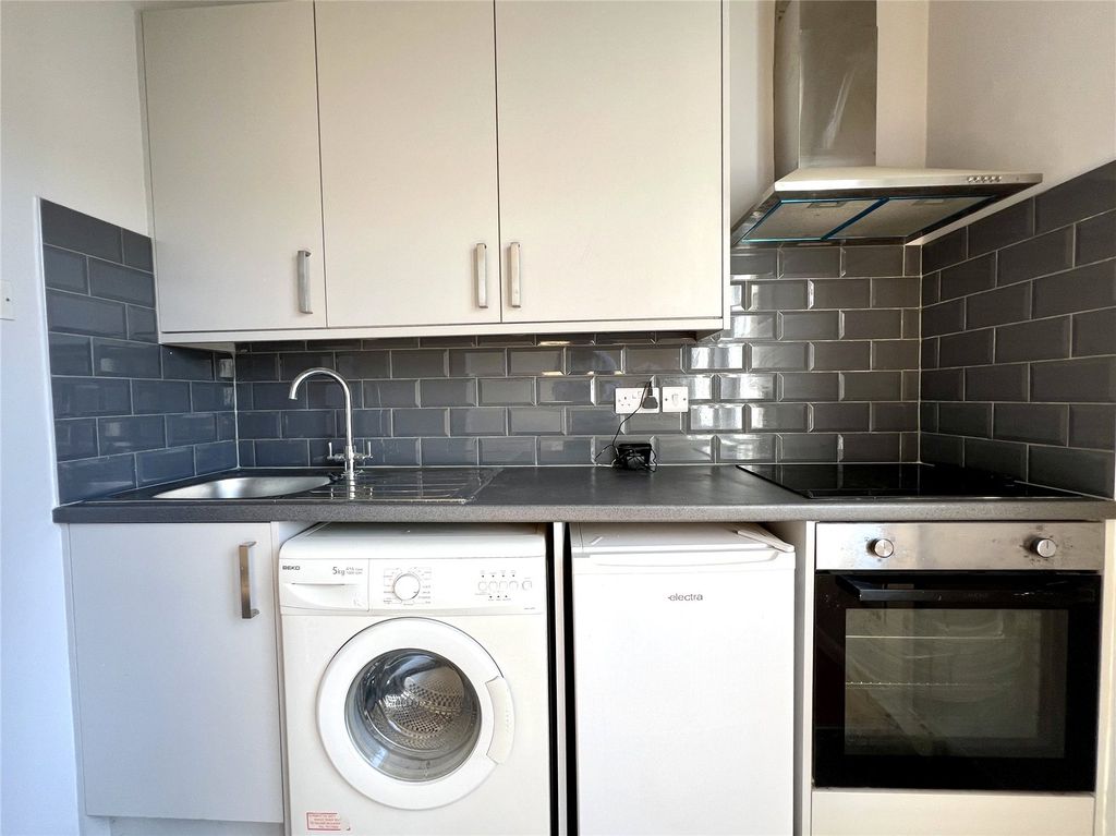 Property photo 3 of 8 Kitchen