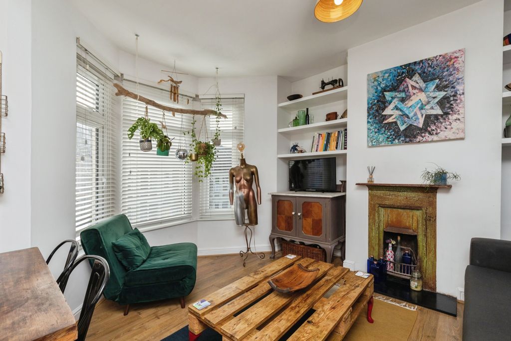 Property photo 3 of 21