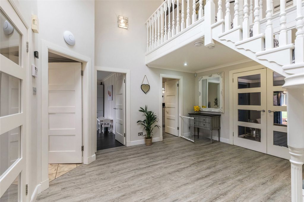 Property photo 3 of 27 Picture No. 02