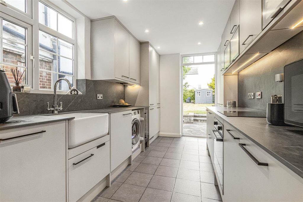 Property photo 2 of 16 Coopers Estate Agents
