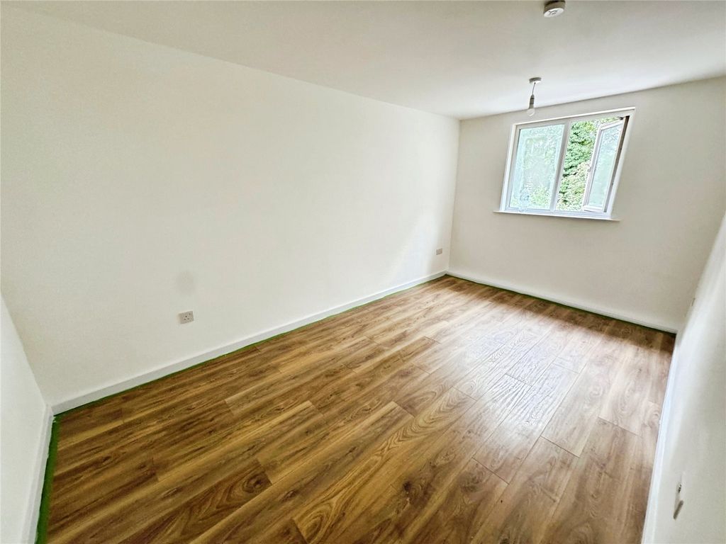 Property photo 3 of 6 Bedroom
