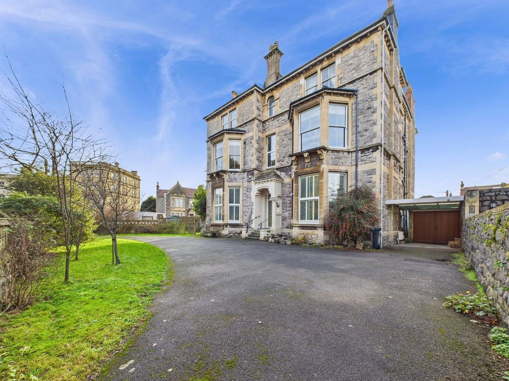 Property photo 2 of 26