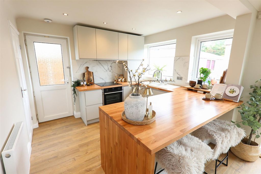 Property photo 3 of 14 Dining/Kitchen