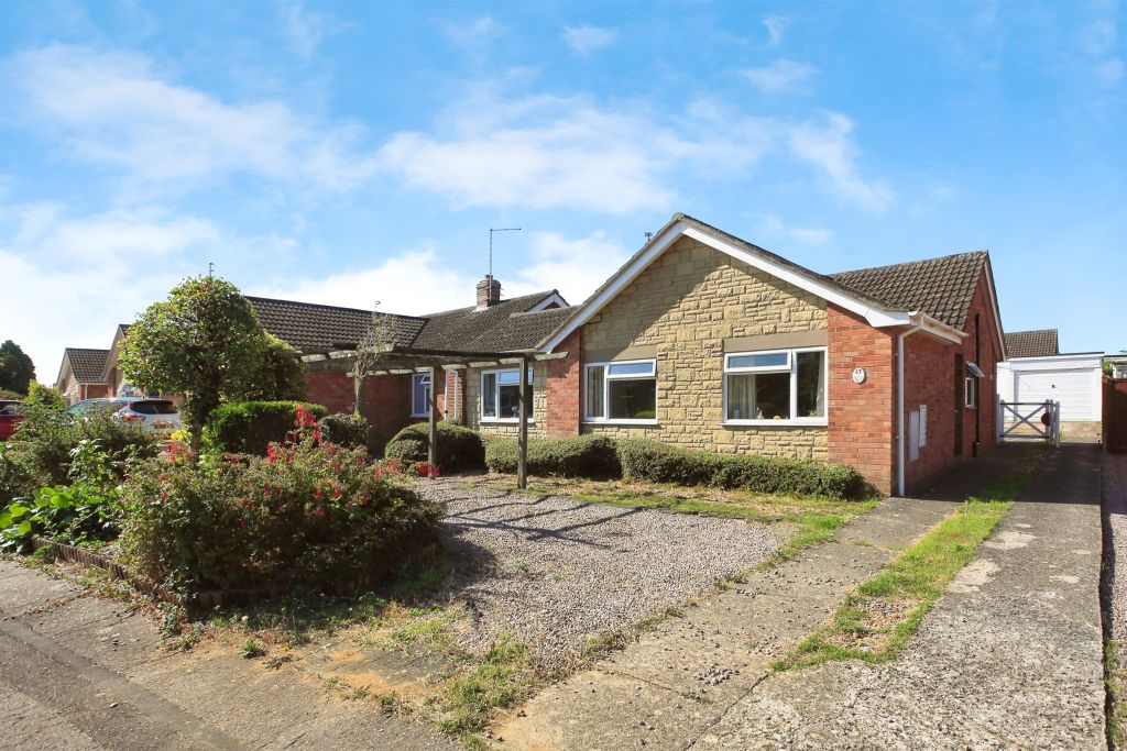 Property photo 1 of 17 Outside