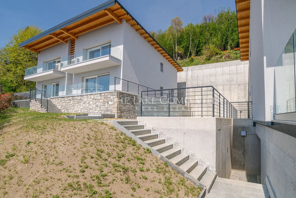 Property photo 3 of 52 The Lake Como Villa- Complesso Vercana Via Antonio Maria Caraccioli