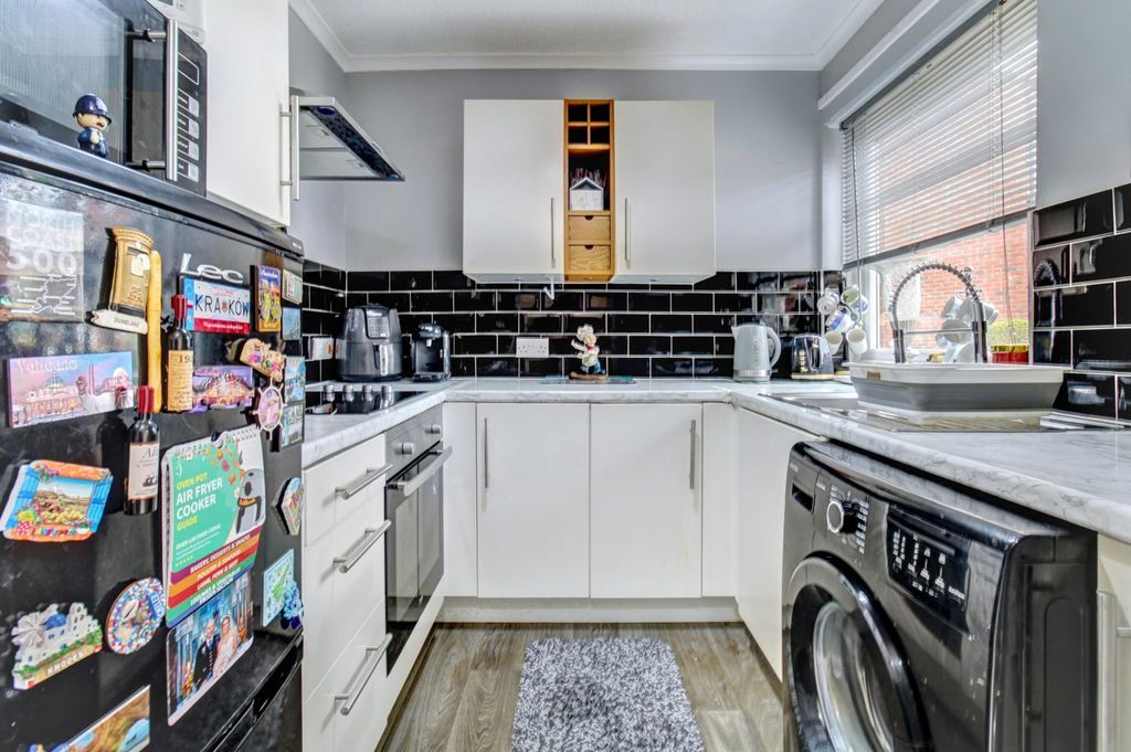Property photo 3 of 15 Kitchen