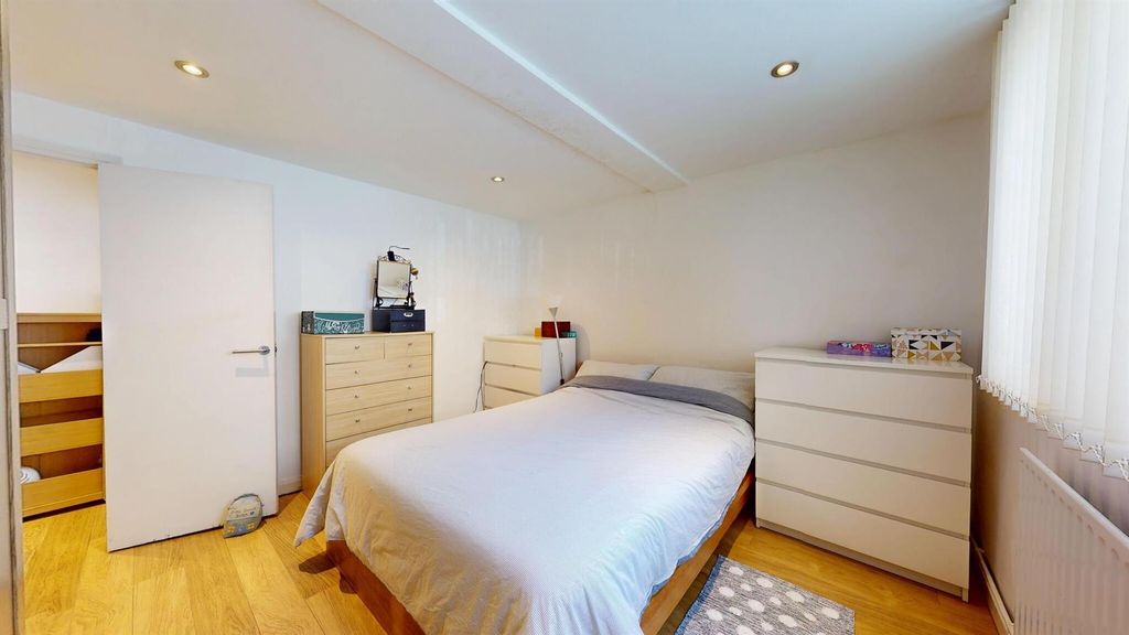 Property photo 2 of 9 1 Bedroom For Rent In Isle Of Dogs - Barrain Londo