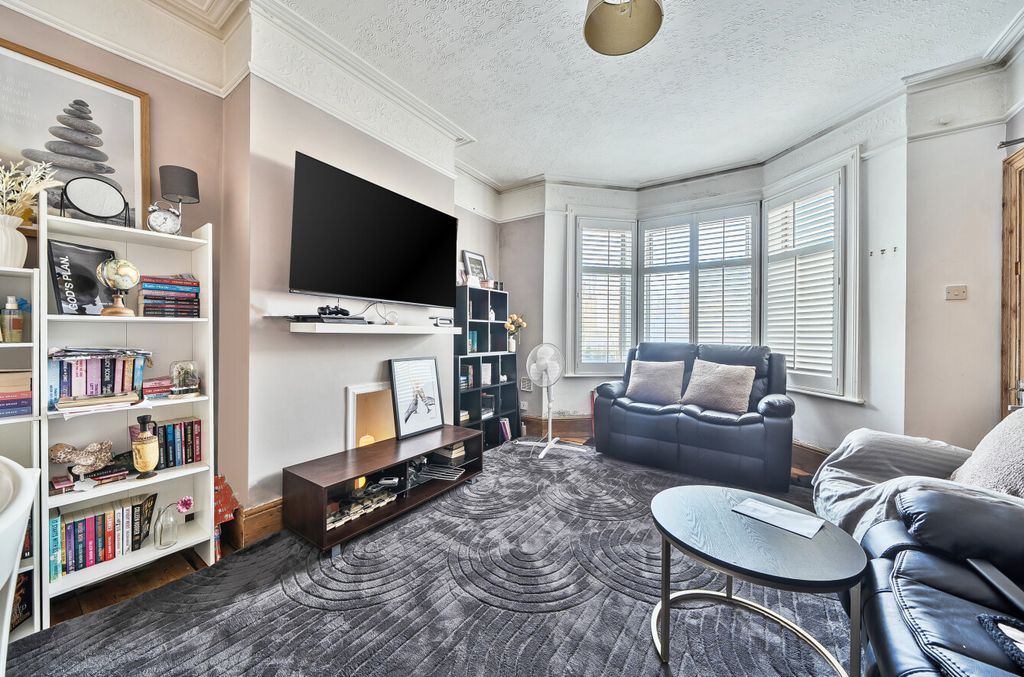 Property photo 2 of 18 1410749-12-698Cbb...