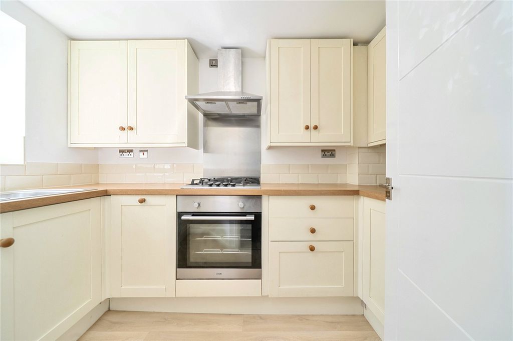 Property photo 3 of 12 Kitchen