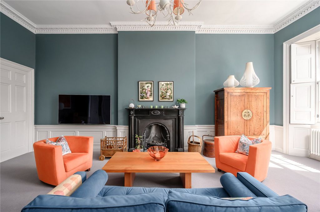Property photo 3 of 15 Sitting Room