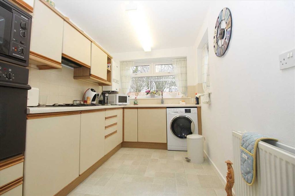 Property photo 3 of 8 Kitchen / Diner