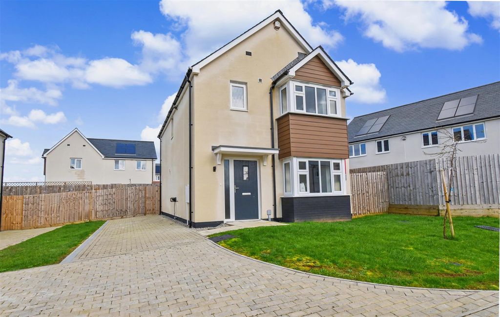 Property photo 1 of 14 Front (002).Jpg