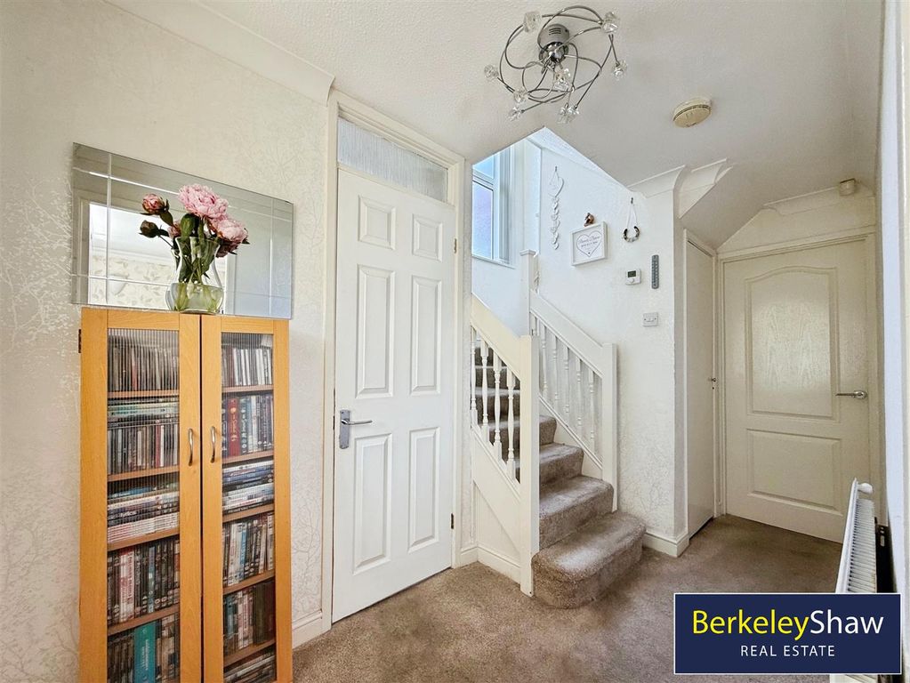 Property photo 2 of 24 Hall