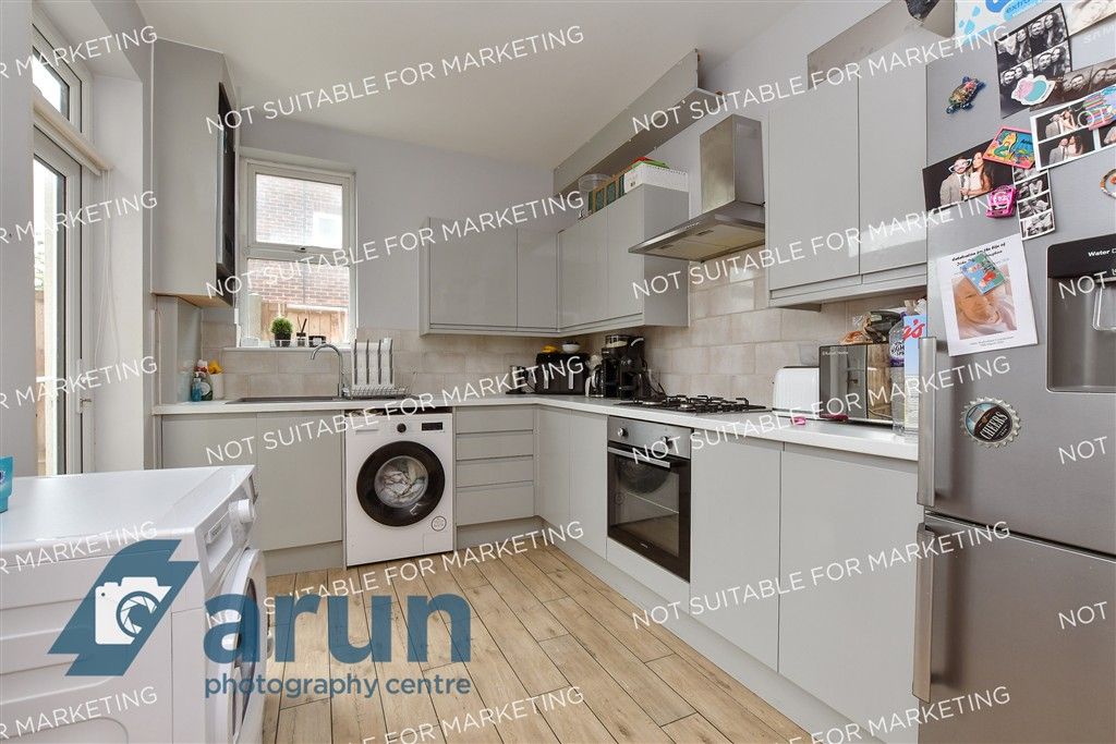 Property photo 3 of 12 Kitchen