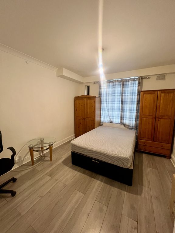 Property photo 1 of 6 A Spacious Self-Contained Studio Flat To Rent In Ha3!
