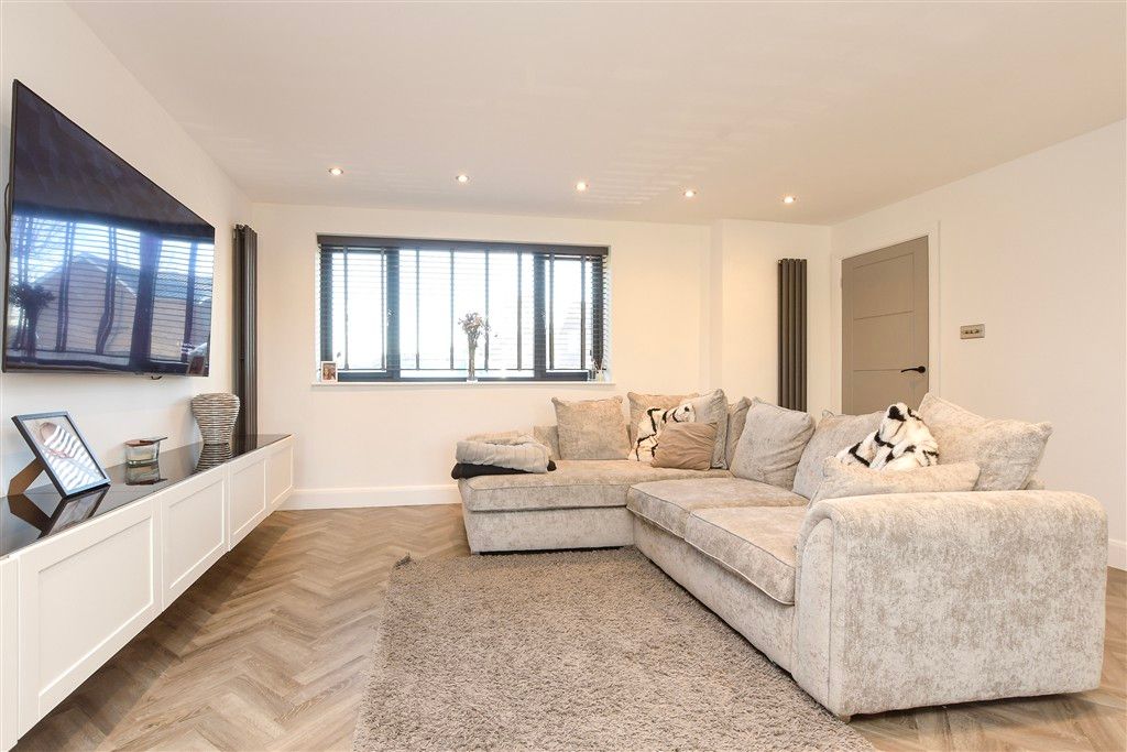 Property photo 2 of 14 Lounge