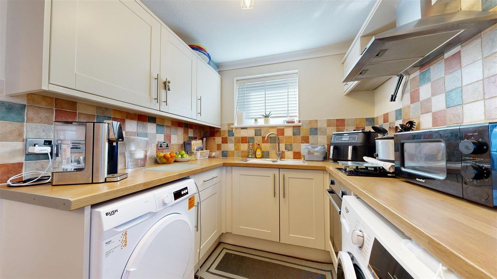 Property photo 3 of 10 Flat-2-11A-Franklin-Road-04152026_142908.Jpg