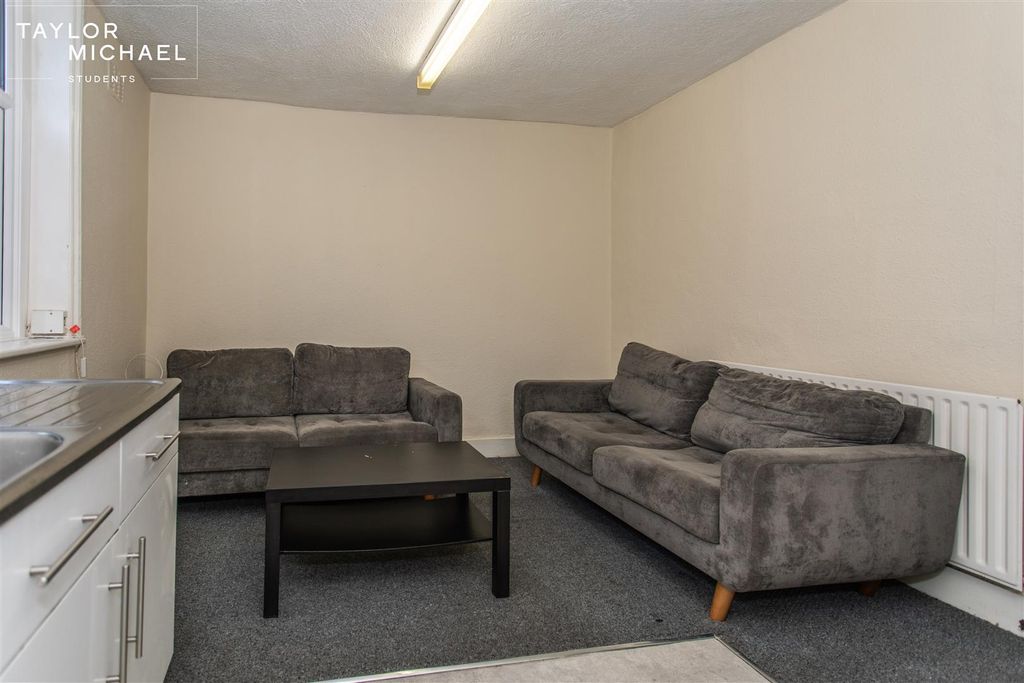 Property photo 1 of 26 Living Room