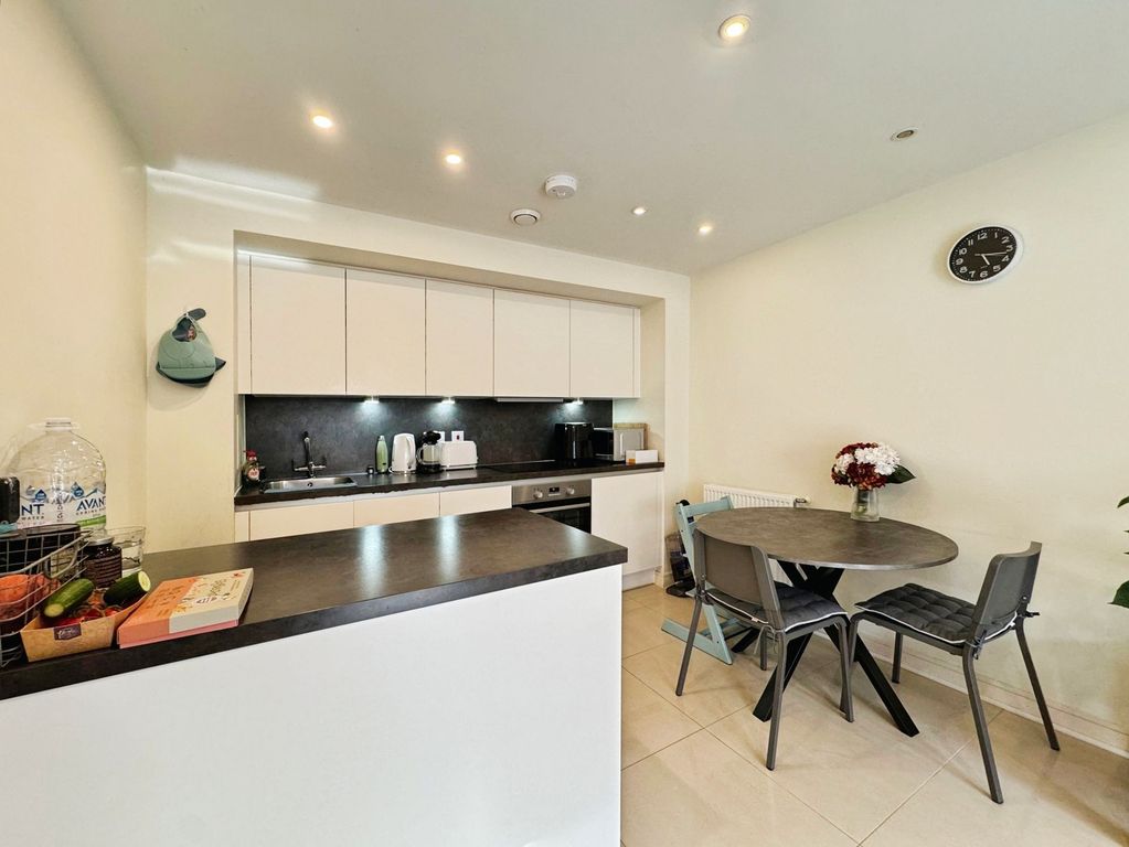 Property photo 2 of 8 Kitchen