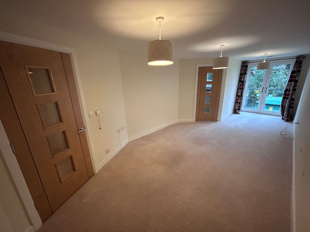 Property photo 2 of 11 Lounge