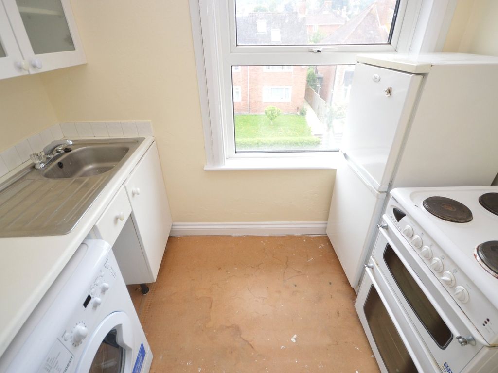 Property photo 2 of 6 Kitchen