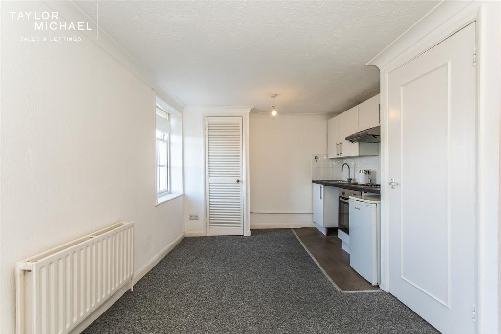 Property photo 3 of 15 Studio Room