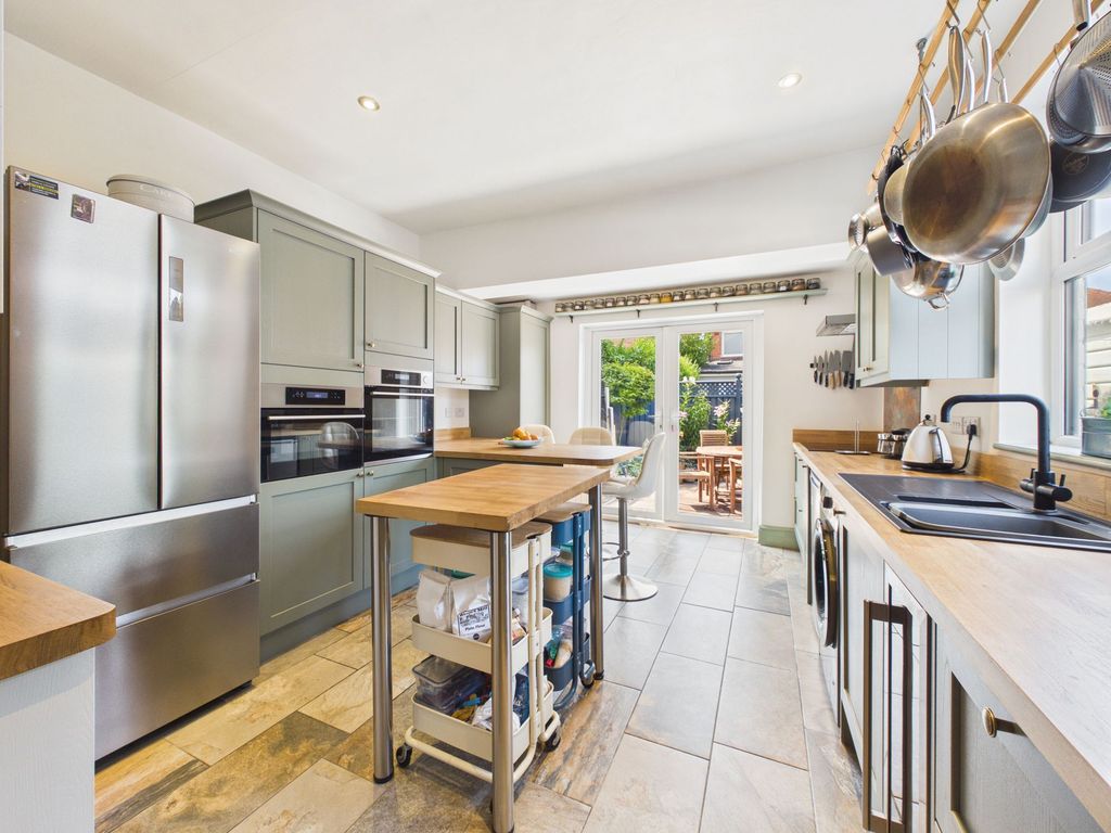 Property photo 3 of 23 Breakfast Kitchen